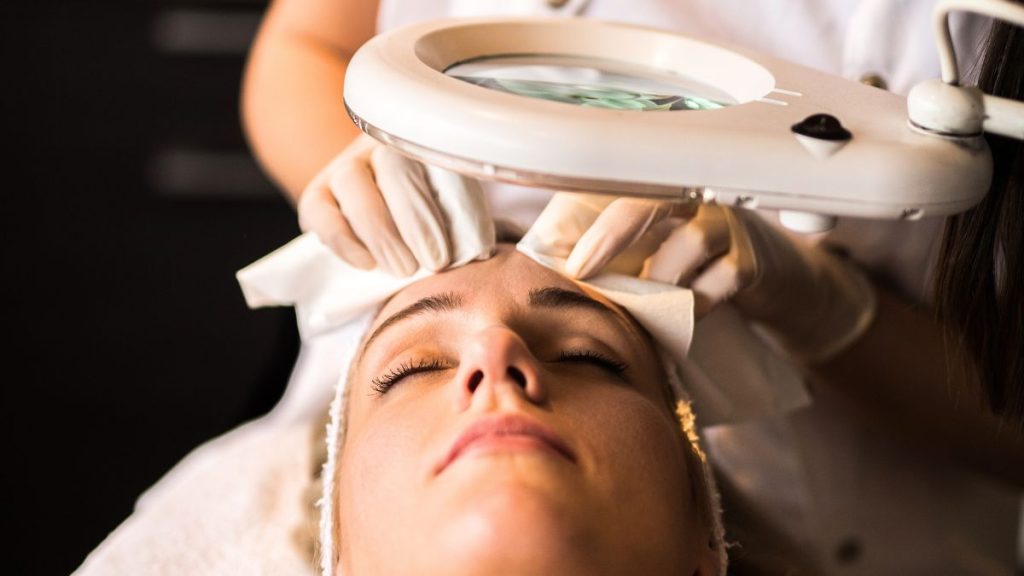 Jenis treatment wajah berdasarkan metode perawatannya