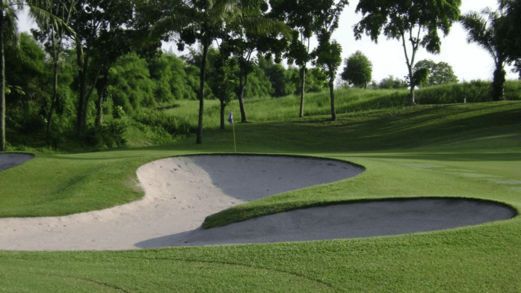 Lapangan golf palm spring karawang
